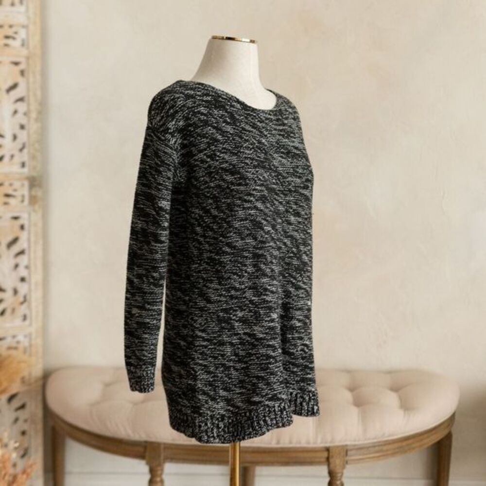 Women’s Black and White Knit Gap Sweater size M‎